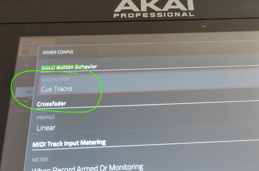 In der Mixer Config kann man die Schaltung der SOLO Buttons auf CUE umstellen